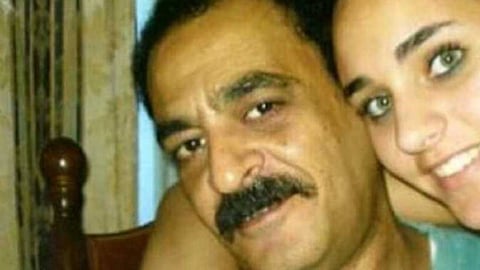 صور.. يقتل ابنتيه رميًا بالرصاص مرات عدة بعد دعوتهما لتناول العشاء في جو هادئ