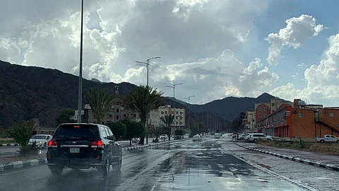 «الأرصاد» تنبه إلى أتربة وأمطار رعدية على نجران.. و«الدفاع المدني» يحذر