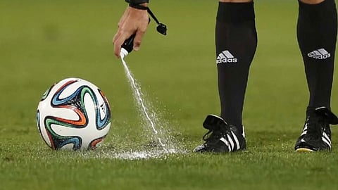 صافرة روسية تقود مباراة التعاون والاتفاق.. وطاقم بيلاروسي للباطن والأهلي