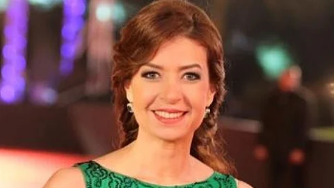 شاهد.. الفنانة منال سلامة تكشف سر انقلاب سيارتها 3 مرات على أحد الطرق المصرية
