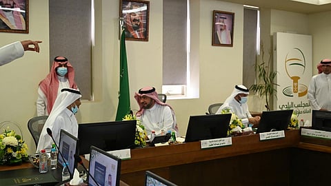 وزير الشؤون البلدية يعود من القصيم بمطالب رفعها المجلس البلدي