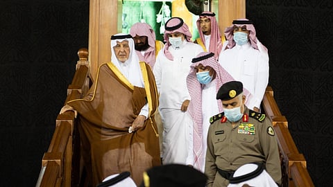 بالصور.. أمير منطقة مكة يتشرف بغسل الكعبة المشرفة نيابة عن خادم الحرمين الشريفين