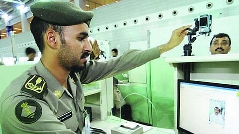 عبر «أبشر».. «الجوازات» تتيح خدمة طلب تقرير مقيم لأصحاب الأعمال