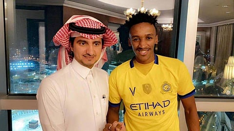 فيروس كورونا يتسلل إلى جسد لاعب النصر الجديد