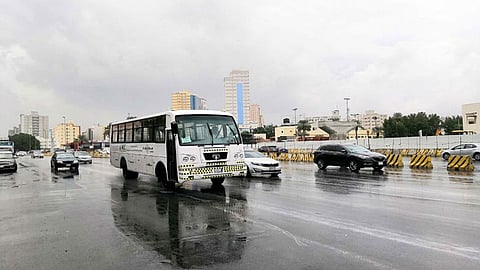 «الأرصاد»: أمطار رعدية على مكة والباحة.. و«الدفاع المدني» يذكِّر برقم الطوارئ