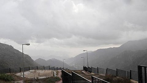 الحصيني يتوقع المناطق المتأثرة بهطول الأمطار خلال الساعات المقبلة