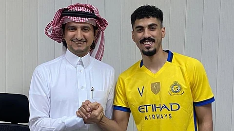 علي لاجامي يوقّع للنصر.. وتكتّم حول مدة العقد وقيمته المالية