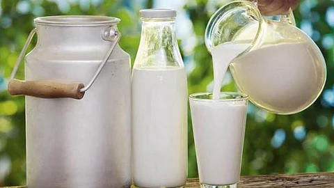 طبيبة تحذر من تناول الحليب غير المبستر: يحتوي على بكتريا قد تسبب الوفاة