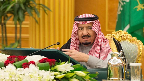 خادم الحرمين يبحث قمة الـ20 مع جونسون.. ورئيس الوزراء البريطاني يشيد بقيادة المملكة لاجتماعات المجموعة