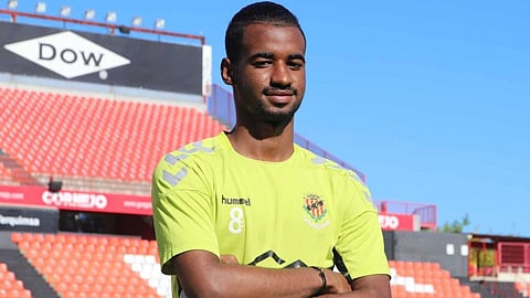 متوسط ميدان الأهلي يشد الرحال إلى الدوري الإسباني