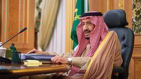 خادم الحرمين يطلع مجلس الوزراء على مضمون اتصالاته بزعماء 4 دول كبرى