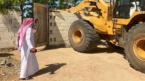 «أمانة جدة» تُزيل تعديات على أراض حكومية وبسطات مخالفة بنطاق الجنوب والصفا