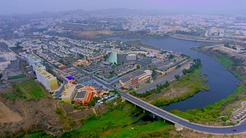 «الأرصاد» عن «طقس الأربعاء»: سحب ماطرة ورياح نشطة على عدة مرتفعات بالمملكة