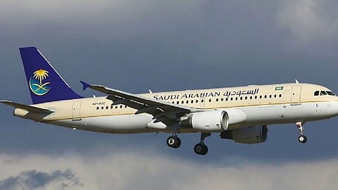 «الخطوط السعودية» تعلق على الرحلات الاستثنائية للمعلمين القادمين إلى المملكة