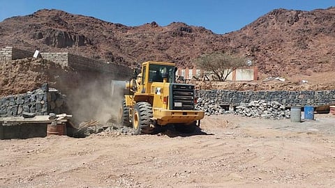 جهات أمنية تدعم بلدية ظهران الجنوب في تحرير 30 ألف متر من التعديات