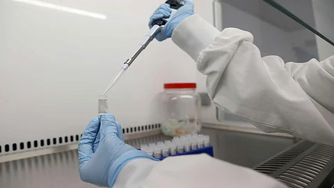 سفير الصين بالرياض يكشف مدة فاعلية لقاح فيروس كورونا