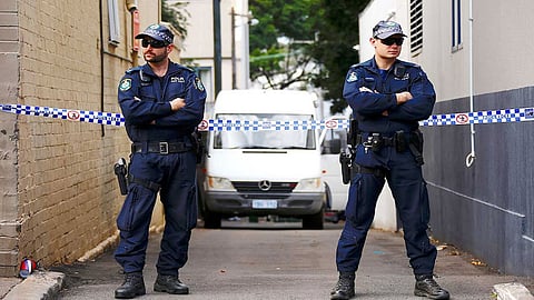 سائق يحمل مخدرات بـ 145 مليون دولار في شاحنته ويصطدم بالشرطة