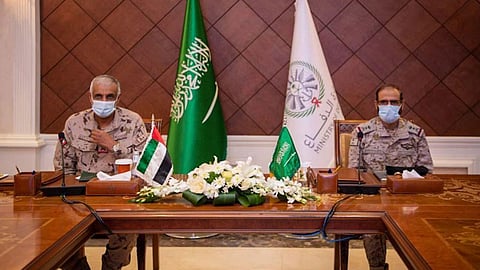 نائب رئيس هيئة الأركان يستعرض الوضع في اليمن مع قائد القوات البرية الإماراتي