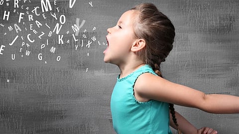 كيف تتعامل مع طفلك المصاب بالتأتأة؟