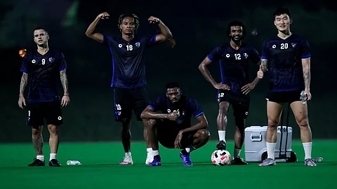 هل تسبب حفل التتويج بدوري المحترفين في ظهور فيروس كورونا داخل الهلال؟