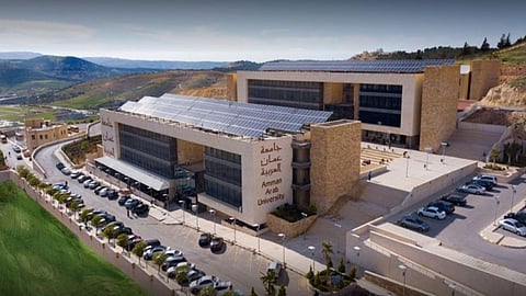 طالبة أردنية تحصل على شهادة التخرج بتقدير جيد جدًّا عقب وفاتها