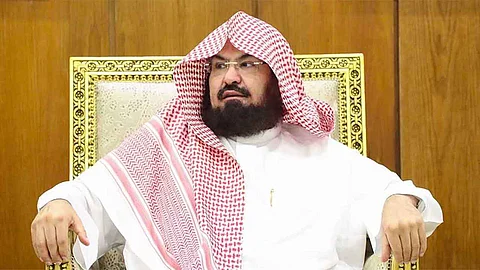 إلكترونيًا.. رئيس شؤون الحرمين يقف على عدة مشاريع للمسجد النبوي