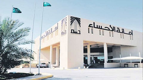 إزالة المباني الآيلة للسقوط والمهجورة بالأحساء