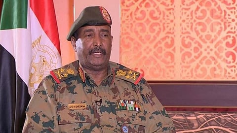 البرهان يبحث مع وفد أمريكي بالإمارات رفع السودان من قائمة الإرهاب