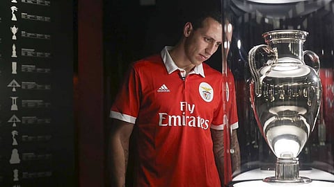 مقابل مليون يورو.. القادسية يسعى لخطف مدافع بنفيكا البرتغالي