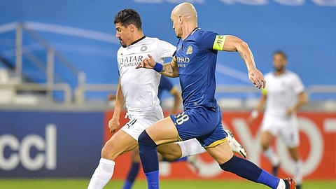 بحركة مثيرة.. لاعب السد القطري يستفز مدرب النصر