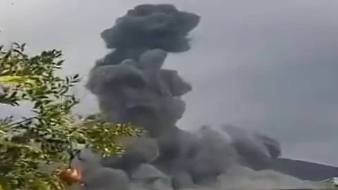 بالفيديو.. انفجار ضخم في منزل تابع لحزب الله بلبنان وسقوط مصابين