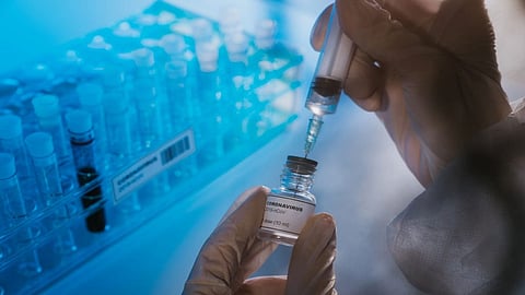 سانوفي وجلاكسو توردان 72 مليون جرعة لقاح كورونا لكندا في 2021