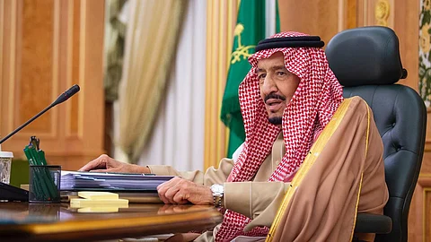خادم الحرمين يمنح الغبان والراشد وسام الملك خالد من الدرجة الثالثة