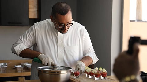 بالفيديو.. الشيف هشام باعشن وراكان العريفي يقدمان قائمة طعام خاصة باليوم الوطني