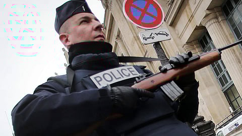 «شارلي إيبدو».. الشرطة الفرنسية تعتقل أحد منفذي عملية الطعن