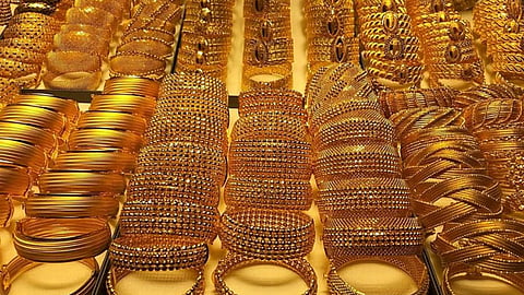 تراجع أسعار الذهب في السوق السعودية.. وعيار 21 بـ196.53 ريال