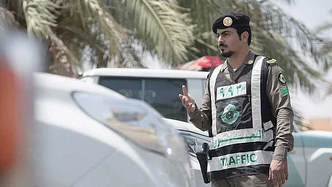 متى يتم إيقاف الخدمات نتيجة المخالفات؟.. المرور يرد