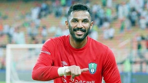 محمد العويس يكشف حقيقة السخرية من استبعاد الهلال.. ويفسر تعليق «أخذتهم الطيارة»