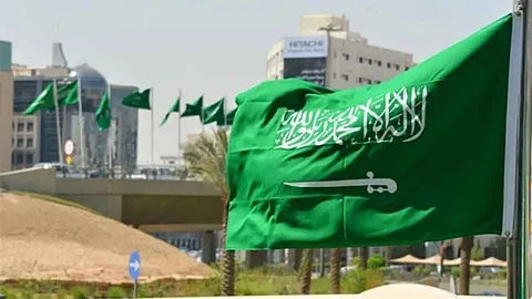 أخبار السعودية اليوم.. الأهلي يعلق على تصريح العويس الساخر من الهلال.. وبالتفاصيل والروابط طريقة تحميل تطبيق اعتمرنا