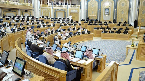 الشورى يطالب بقناة فضائية للحرمين.. والاستفادة من سطح المسجد النبوي