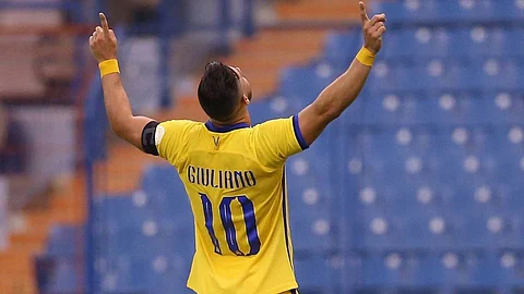 قرار مفاجئ.. جوليانو يطوي صفحة النصر ويعلن الرحيل