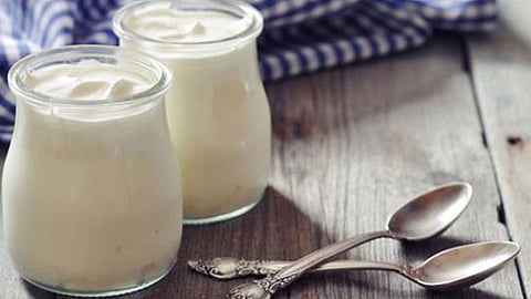 متخصصون: الزبادي المنزلي بديل صحي لاشتهاء الحلويات