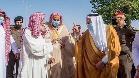 بالصور.. شفاعة أمير القصيم تُثمر تنازلَ أولياء دم أحد المجني عليهم بالبدائع