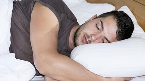 النمر يوضح العلاقة بين تنميل اليدين أثناء النوم وخلل عضلة القلب