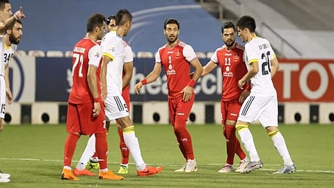 الاتحاد الآسيوي يعاقب لاعب برسيبوليس بالإيقاف 6 أشهر وغرامة مالية