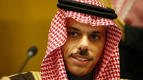 وزير الخارجية ونظيره الياباني يبحثان العلاقات الثنائية بين البلدين