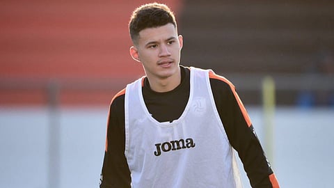 يتدرب منفردًا ولم ينضم للمعسكر.. الحمدان يرفض 15 مليون ريال للتجديد مع الشباب