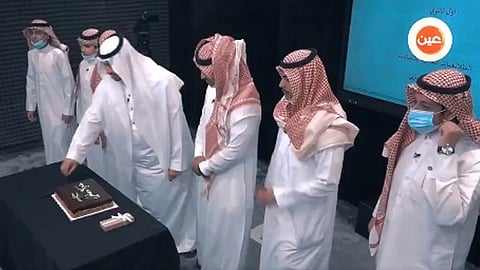 بالفيديو.. مفاجأة مثيرة من طلاب لمعلمهم في مدرسة البث الفضائي