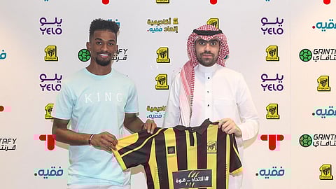 الاتحاد يوقع عقدًا احترافيًّا مع اللاعب الشاب عوض الناشري