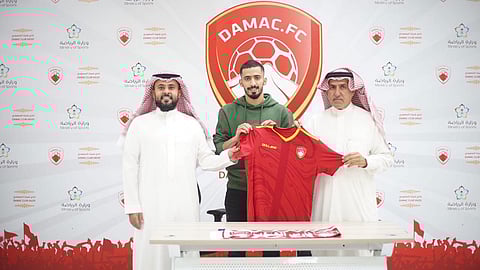 لمدة 3 مواسم.. ضمك يعزز خطوط الدفاع بالتعاقد مع لاعب الفيحاء